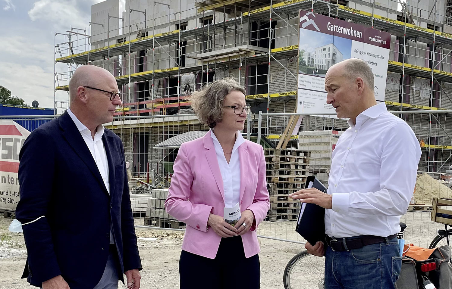 Begehung der Baustelle mit Markus Lewe, Ina Scharrenbach und Christian Jäger