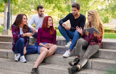 Studierende im Austausch: Viele kreative Ideen für das gemeinschaftliche Miteinander im künftigen York-Quartier haben Studentinnen und Studenten des Fachbereichs Soziale Arbeit der Katholischen Hochschule Nordrhein-Westfalen erarbeitet. © Javiindy | Photocase