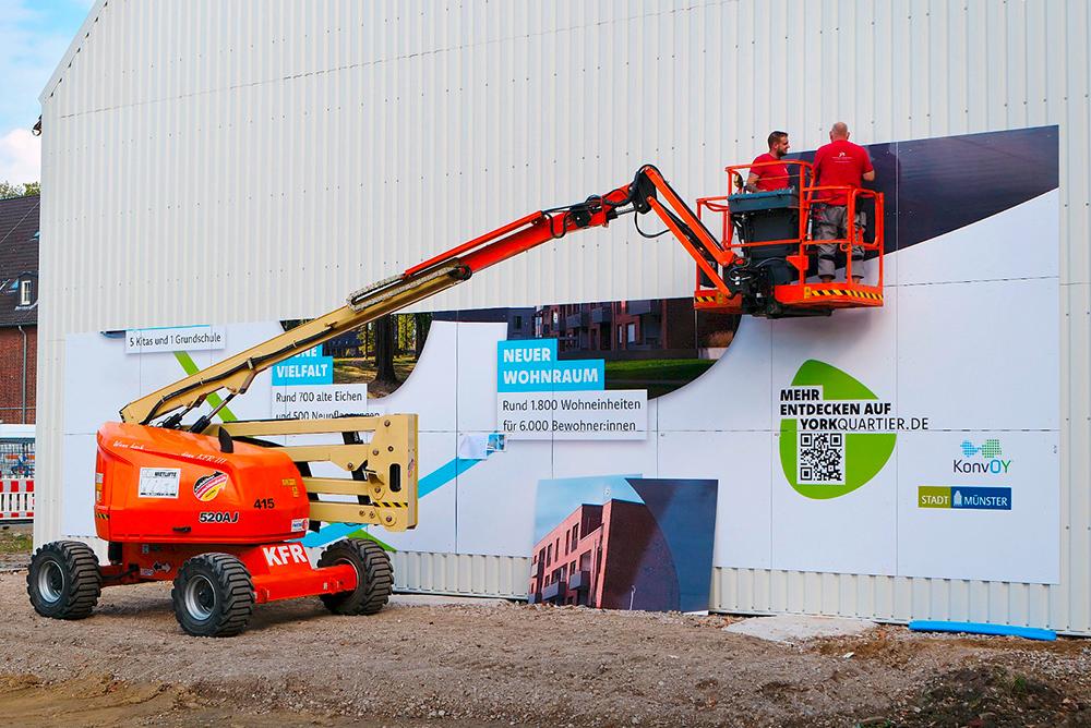 Panzerhalle Montage Wandbild